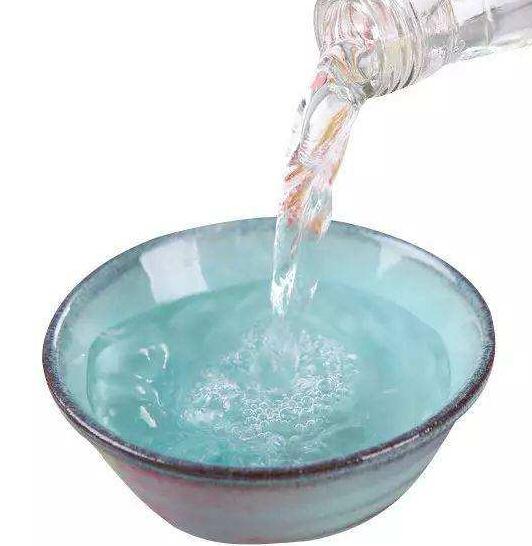 白醋浸泡陶瓷餐具